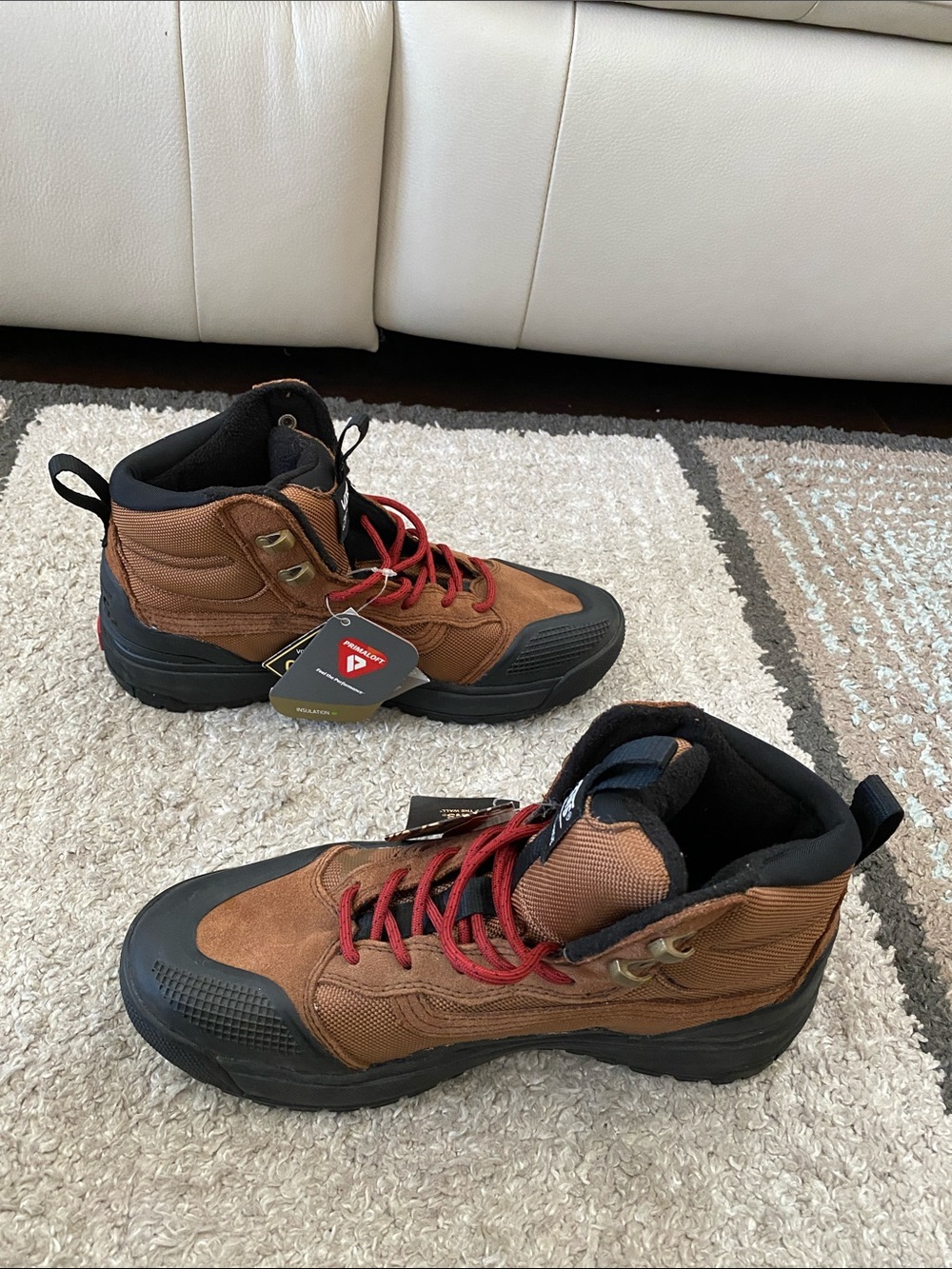 New without box Vans Ultracush GoreTex Primaloft lace up sneakers women’s size 9